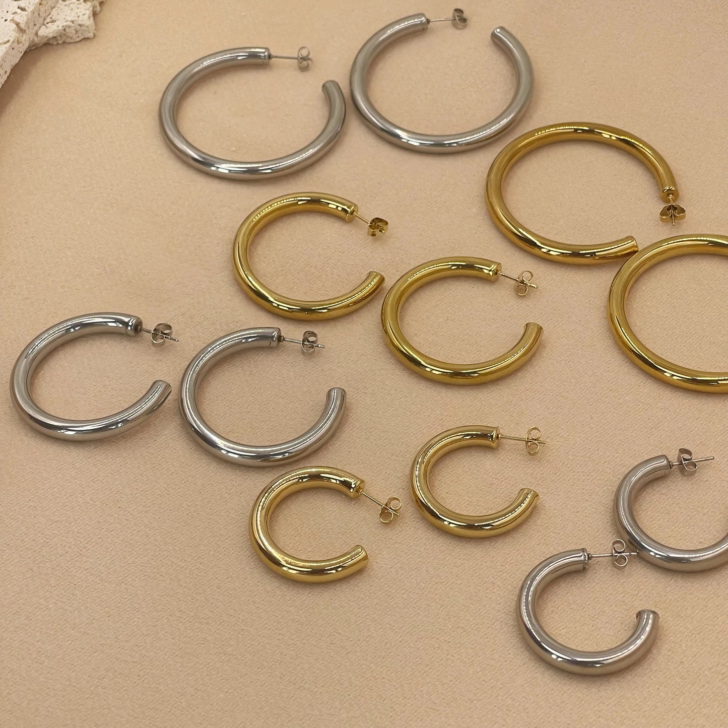 Aretes Clásicos Dorados y Plata
