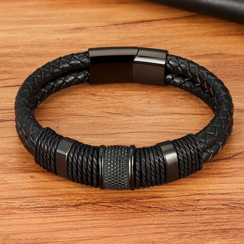 Pulsera de Cuero Trenzado Negro con detalles Metálicos