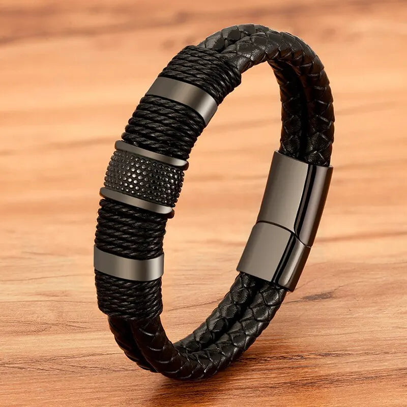 Pulsera de Cuero Trenzado Negro con detalles Metálicos
