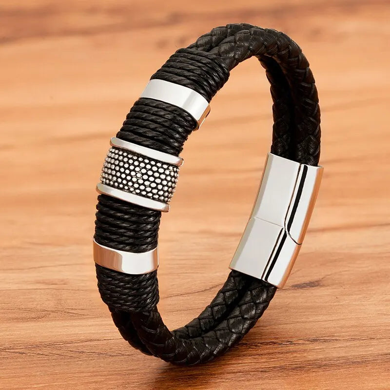 Pulsera de Cuero Trenzado Negro con detalles Metálicos