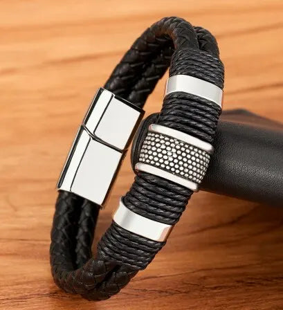 Pulsera de Cuero Trenzado Negro con detalles Metálicos