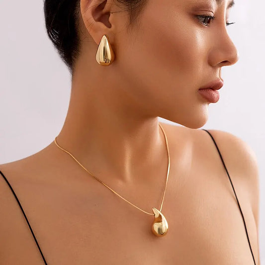 Conjunto Aretes y Colgante Gota de Oro