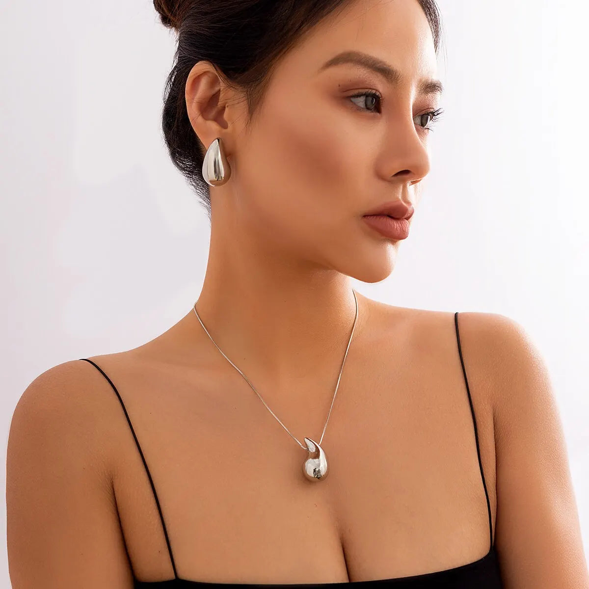 Conjunto Aretes y Colgante Gota de Oro